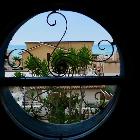 לינה וארוחת בוקר Elite