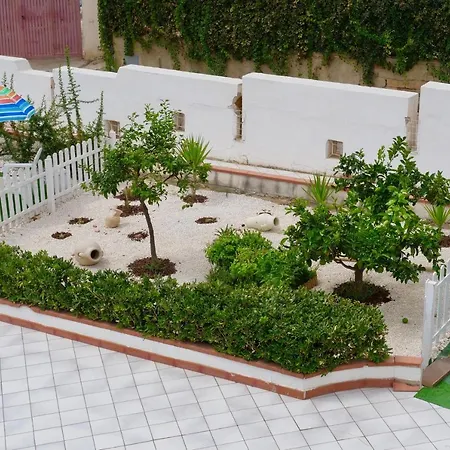 Elite לינה וארוחת בוקר 3*