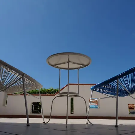 לינה וארוחת בוקר Elite